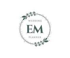 colección de logotipos de monograma de boda con letras iniciales em, plantillas florales y minimalistas modernas dibujadas a mano para tarjetas de invitación, guardar la fecha, identidad elegante para restaurante, boutique, café en vector