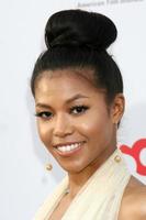 amerie llega al saludo afi a warren beatty en el teatro kodak en los angeles, ca 12 de junio de 2008 foto