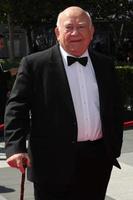 Ed Asner arriving at the Primetime Creative Emmy Awards at Nokia Center in Los Angeles, CA on September 12, 2009 photo