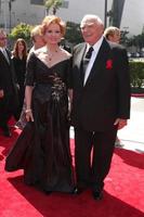 tova y ernest borgnine llegando a los premios emmy creativos en horario estelar en el nokia center en los angeles, ca el 12 de septiembre de 2009 foto