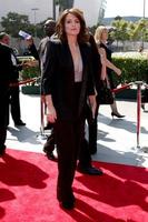 tina fey llegando a los premios emmy creativos en horario estelar en el nokia center en los angeles, ca el 12 de septiembre de 2009 foto