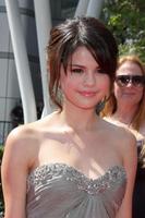 Selena Gomez arriving at the Primetime Creative Emmy Awards at Nokia Center in Los Angeles, CA on September 12, 2009 photo