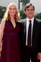 janel moloney llegando a los premios emmy creativos en horario estelar en el nokia center en los angeles, ca el 12 de septiembre de 2009 foto