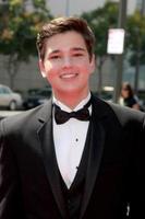 nathan kress llegando a los premios emmy creativos en horario estelar en el nokia center en los angeles, ca el 12 de septiembre de 2009 foto