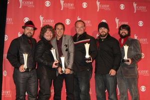 zac brown band en la sala de prensa de la 44ª edición de los premios de la academia de música country en el mgm grand arena de las vegas, nv, el 5 de abril de 2009 foto