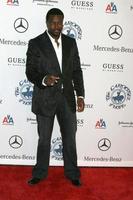 chris tucker llegando al carrusel de la bola de la esperanza en el hotel bevelry hilton, en beverly hills, ca el 25 de octubre de 2008 foto