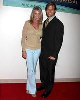 catherine oxenberg y casper van dien llegando a la respuesta eres tú pbs grabación especial de televisión en el club nokia en la live, los angeles, ca el 20 de agosto de 2009 foto