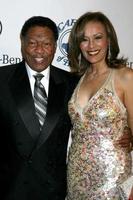 billy davis jr y marilyn mccoo llegando al carrusel de la bola de la esperanza en el hotel bevelry hilton, en beverly hills, ca el 25 de octubre de 2008 foto