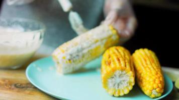 I put three ripe corn plants on the table video