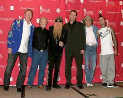 buddy owens, billy gibbons, vince vaughn, dwight yoakam y travis barker sala de prensa mgm garden arena las vegas, nv 23 de mayo de 2006 foto