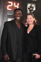 hakeem kae-kazim y cherry jones llegando a la proyección final de la temporada 24 temporada 8 y lanzamiento en dvd de la temporada 7 en el teatro wadworth en westwood, ca el 12 de mayo de 2009 foto