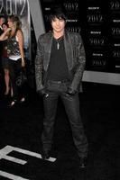 adam lambert llegando al estreno de 2012 regal 14 teatros en la live west hollywood, ca 3 de noviembre de 2009 foto