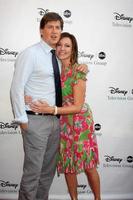 christa miller y bill lawrence llegando a la fiesta abc tv tca en el hotel y spa langham huntington en pasadena, ca el 8 de agosto de 2009 foto