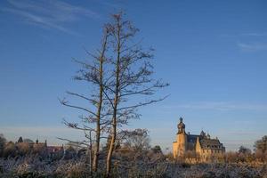 otoño en un castillo en westfalia foto