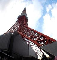 torre de tokio color rojo y blanco. foto