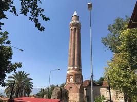 Mezquita nabawi temprano en la mañana, una mezquita sagrada también llamada mezquita del profeta. millones de musulmanes de todo el mundo vienen a la mezquita cada año foto