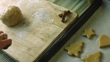 I make the shape of a fir tree out of dough. The BEST homemade Gingerbread Cookie video