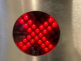 sistema de pase automático con cruz de parada de led rojo para entrar en el edificio y para subir y bajar en el metro o en el centro comercial y de ocio foto