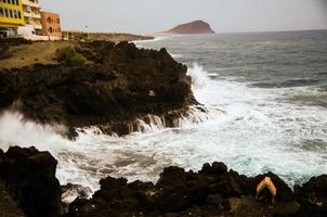 enormes olas del mar foto