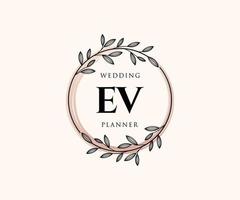 colección de logotipos de monograma de boda con letras iniciales ev, plantillas florales y minimalistas modernas dibujadas a mano para tarjetas de invitación, guardar la fecha, identidad elegante para restaurante, boutique, café en vector