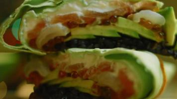 combinazione di Sushi e burrito. litchi è anche Usato per retrogusto video