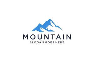 logotipo abstracto de la montaña. estilo lineal de forma blanca aislado en color azul. elemento de plantilla de diseño de logotipo de vector plano.