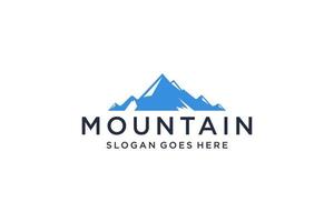 logotipo abstracto de la montaña. estilo lineal de forma blanca aislado en color azul. elemento de plantilla de diseño de logotipo de vector plano.