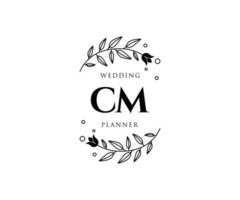 colección de logotipos de monograma de boda con letras iniciales cm, plantillas florales y minimalistas modernas dibujadas a mano para tarjetas de invitación, guardar la fecha, identidad elegante para restaurante, boutique, café en vector