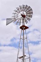 vista de un molino de viento foto