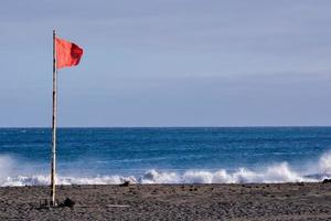 bandera en la playa foto