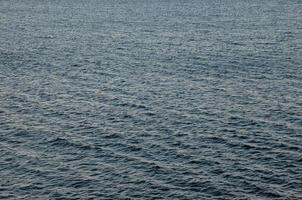 el océano atlántico en las islas canarias foto