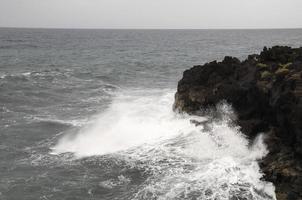 enormes olas del mar foto