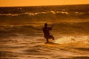 kitesurfista no identificado en las islas canarias, alrededor de julio de 2022 foto