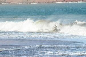 enormes olas del mar foto