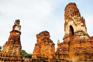 antiguo templo budista en tailandia foto