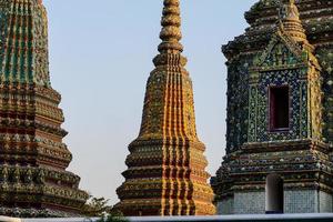 antiguo templo budista en tailandia foto