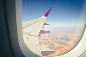 desierto desde la ventana del avion foto