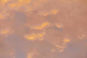 vista de las nubes al atardecer foto