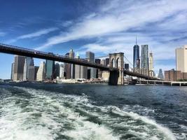 una vista de nueva york desde el río hudson foto