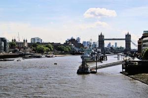 una vista del puente de la torre en londres foto