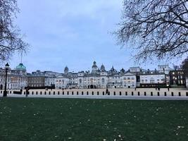 una vista del desfile de guardias a caballo en londres foto