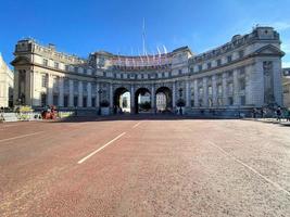A view of Admiralty Arch in London photo