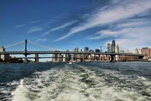 una vista de nueva york desde el río hudson foto