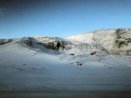 una vista de islandia en el invierno foto