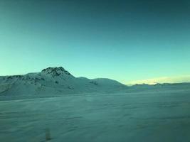 una vista de islandia en el invierno foto