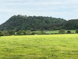 una vista de la campiña de cheshire cerca del castillo de beeston foto