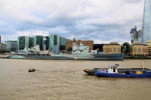 una vista del río támesis en londres foto