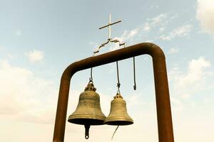 viejas campanas de iglesia tradicionales gemelas