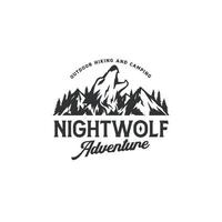 inspiración de plantilla de diseño de logotipo de aventura de montaña de lobo vector