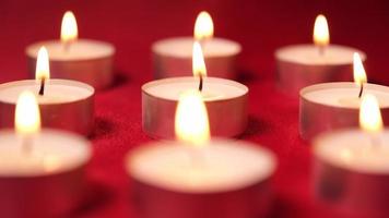 luzes de velas para celebração de eventos, eventos religiosos, natal, véspera de ano novo, velas de cera video